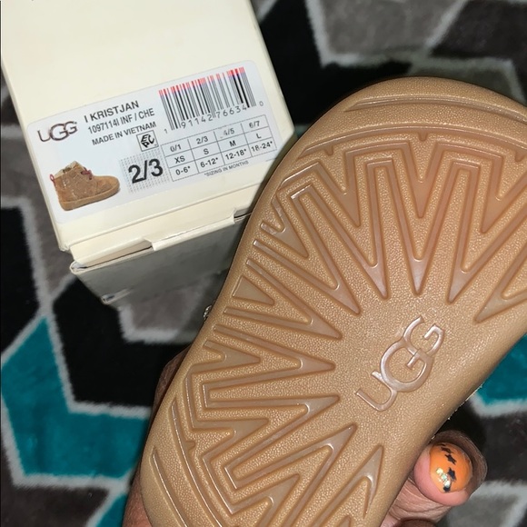 SOLD!! UGG Kristjan Baby Boots Brown - Picture 2 of 5